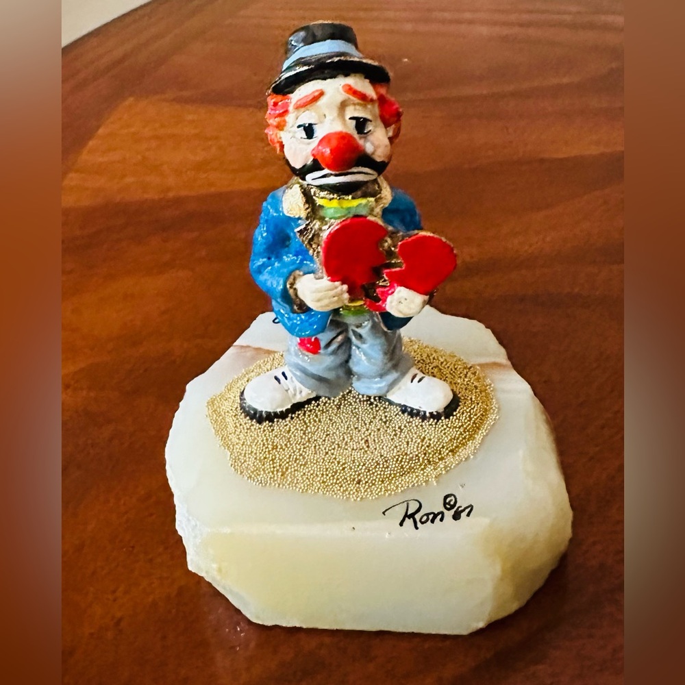 SIGNED ANS NUMBERED RON LEE SCULPTURE CLOWN "HEARTBROKEN HARRY" #6745/8500. 1987